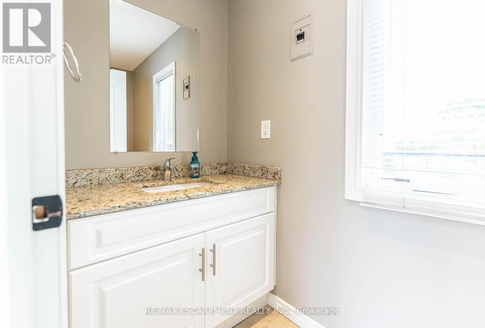 188 Mother's Street, Hamilton, Ontario  L9B 0E1 - Photo 37 - X12167266