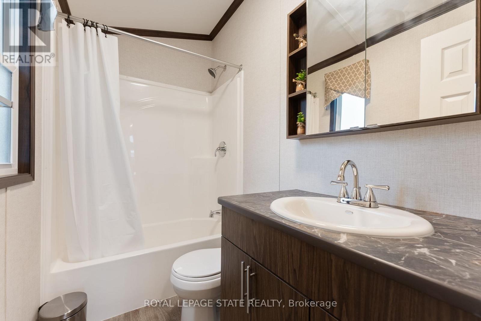 213 - 490 Empire Road, Port Colborne (Sherkston), Ontario  L0S 1R0 - Photo 11 - X12167267