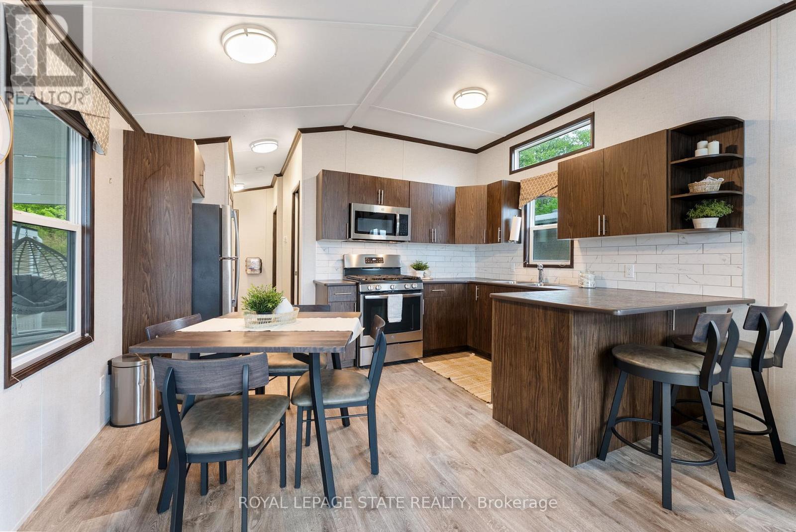 213 - 490 Empire Road, Port Colborne (Sherkston), Ontario  L0S 1R0 - Photo 3 - X12167267
