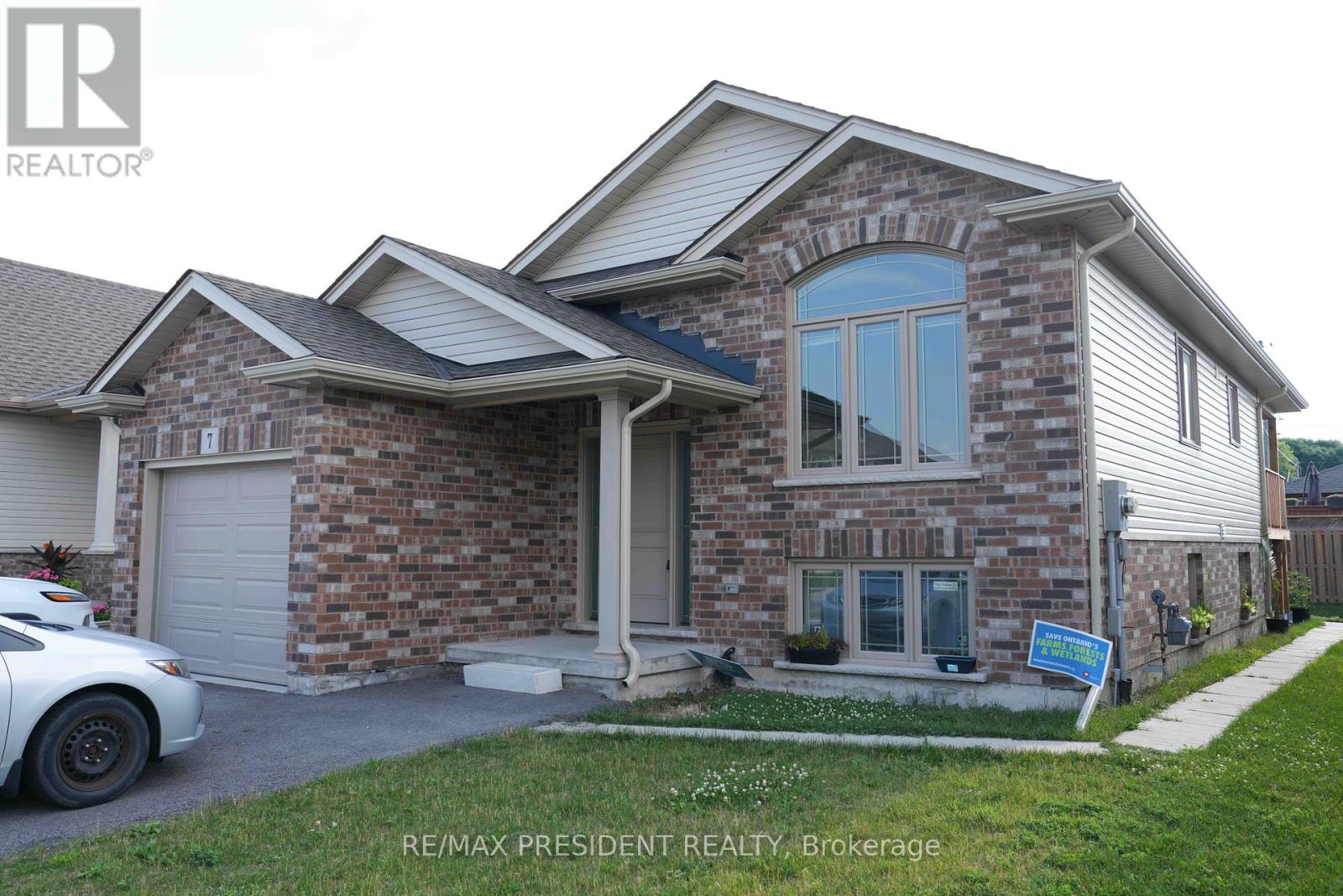 7 BERKSHIRE DRIVE, St. Catharines, Ontario