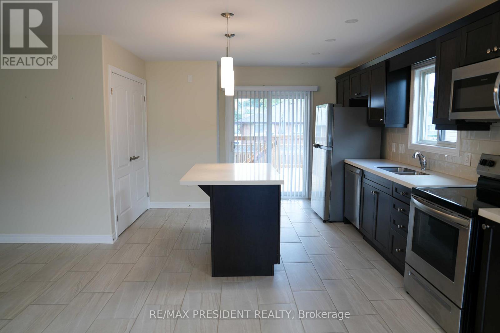 7 Berkshire Drive, St. Catharines, Ontario  L2M 3Y3 - Photo 8 - X12167283