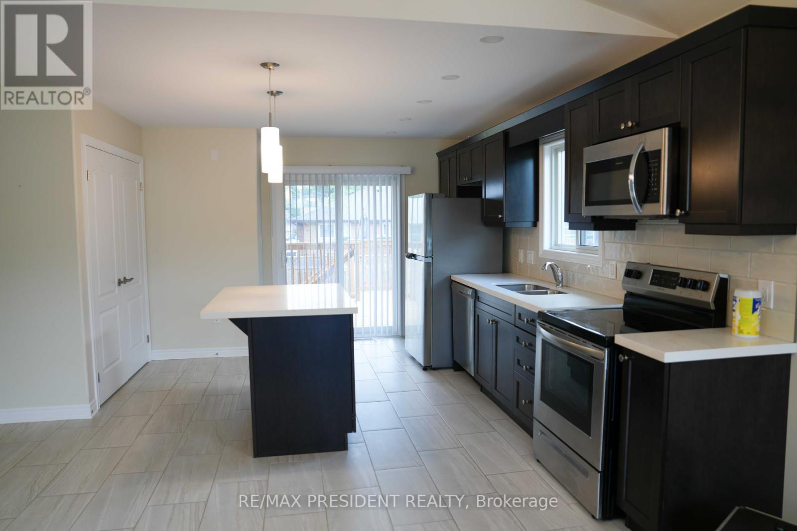 7 Berkshire Drive, St. Catharines, Ontario  L2M 3Y3 - Photo 9 - X12167283