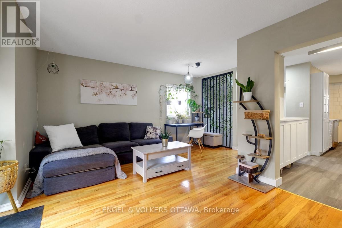 30 Sovereign Avenue, Ottawa, Ontario  K2G 4W7 - Photo 8 - X12167303
