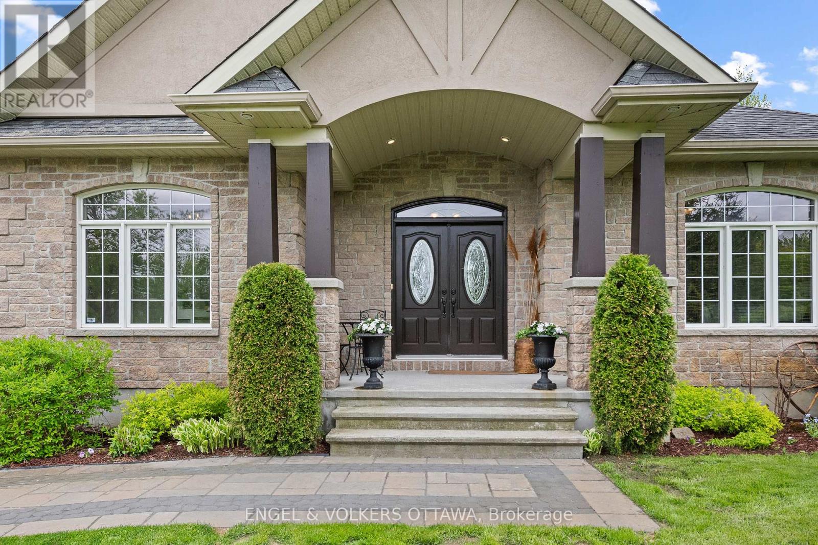 1468 Sandy Beach Court, Ottawa, Ontario  K4P 0C2 - Photo 2 - X12167388