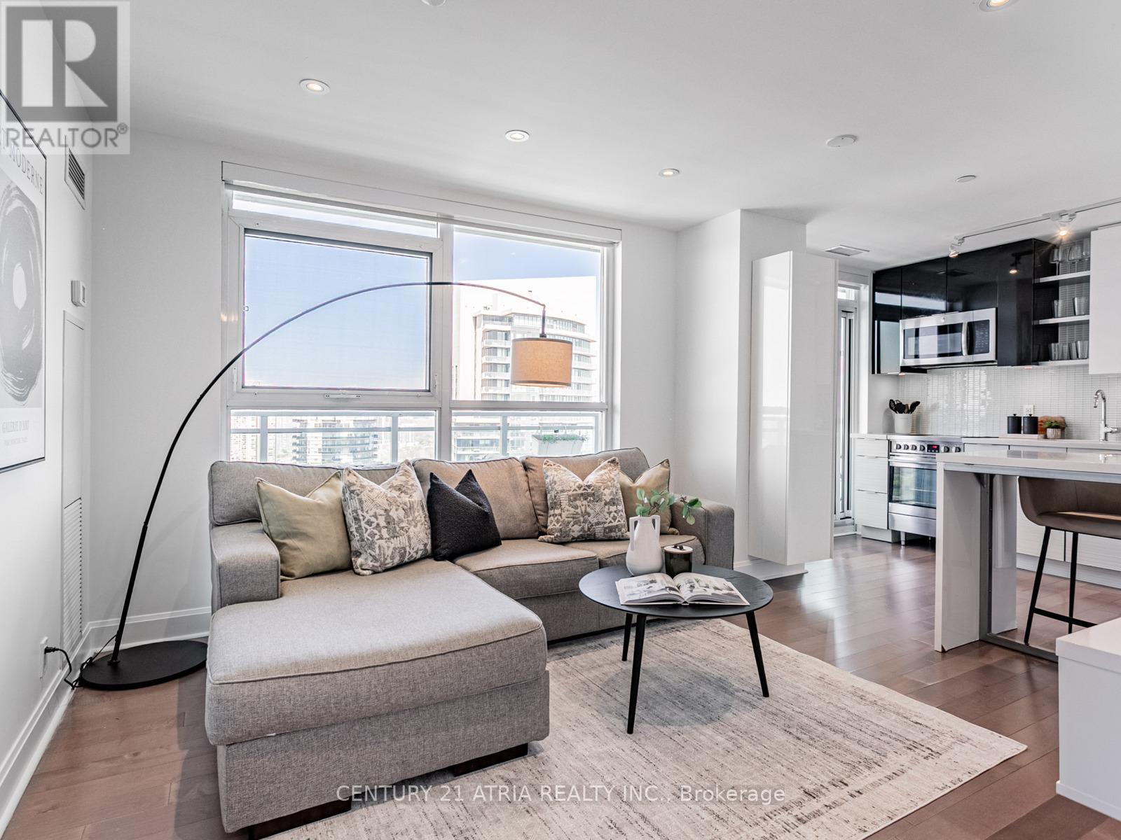 <div class="slider-price">$679,900</div><p>3208 - 33 Shore Breeze Drive, Toronto, Ontario</p>