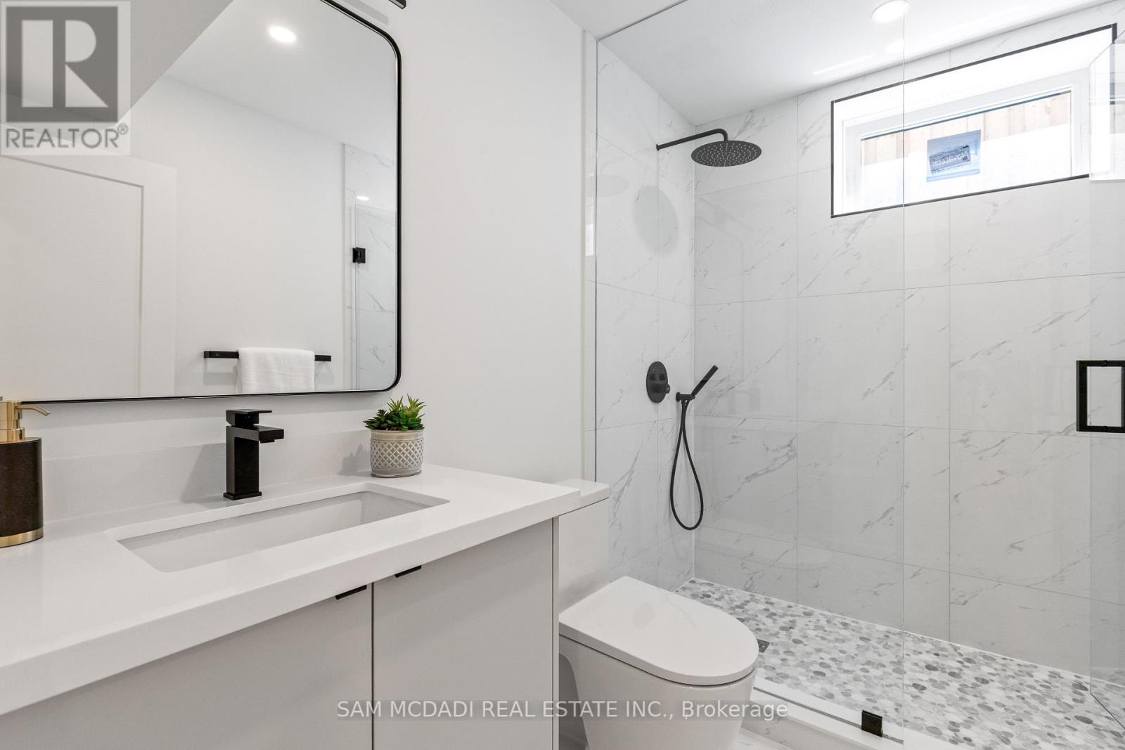 1037 Caven Street, Mississauga, Ontario  L5G 4J3 - Photo 38 - W12146059