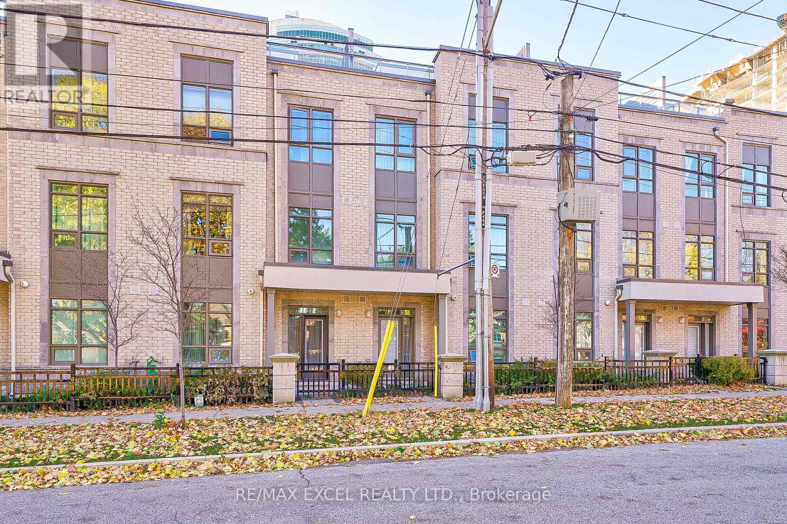 7 - 52 HOLMES AVENUE W, Toronto, Ontario