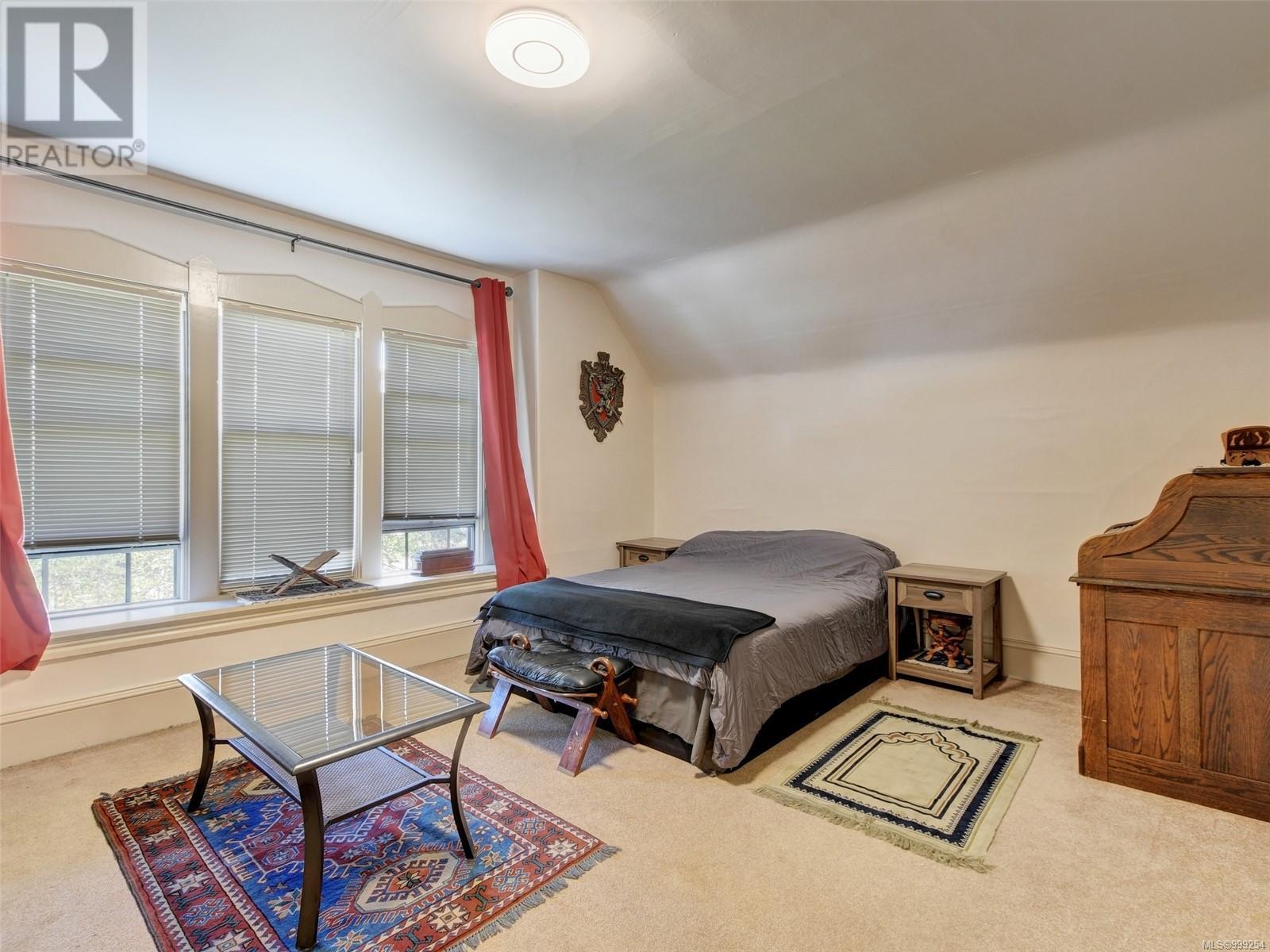516 Su'it St, Victoria, British Columbia  V8V 4C4 - Photo 28 - 999254