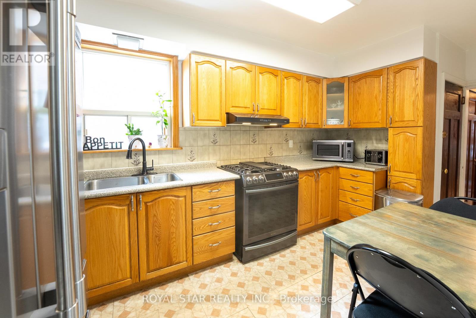 82 Westlake Avenue, Toronto, Ontario  M4C 4R1 - Photo 11 - E12167360