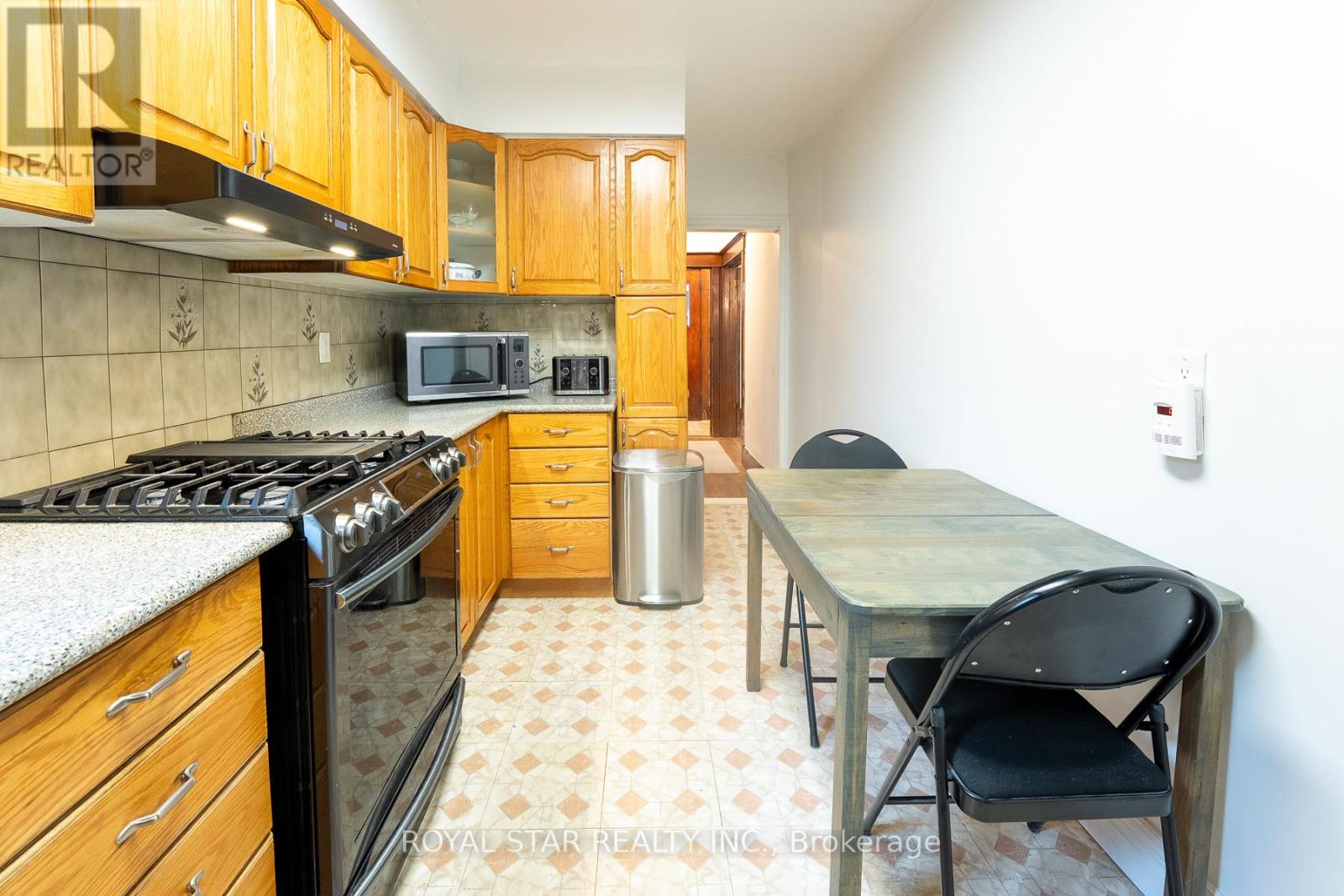 82 Westlake Avenue, Toronto, Ontario  M4C 4R1 - Photo 12 - E12167360