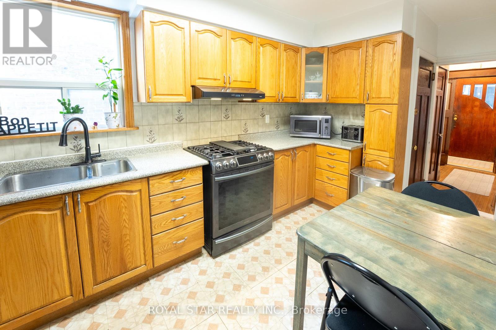 82 Westlake Avenue, Toronto, Ontario  M4C 4R1 - Photo 19 - E12167360