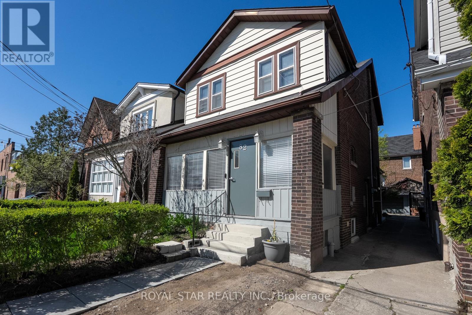 82 Westlake Avenue, Toronto, Ontario  M4C 4R1 - Photo 2 - E12167360