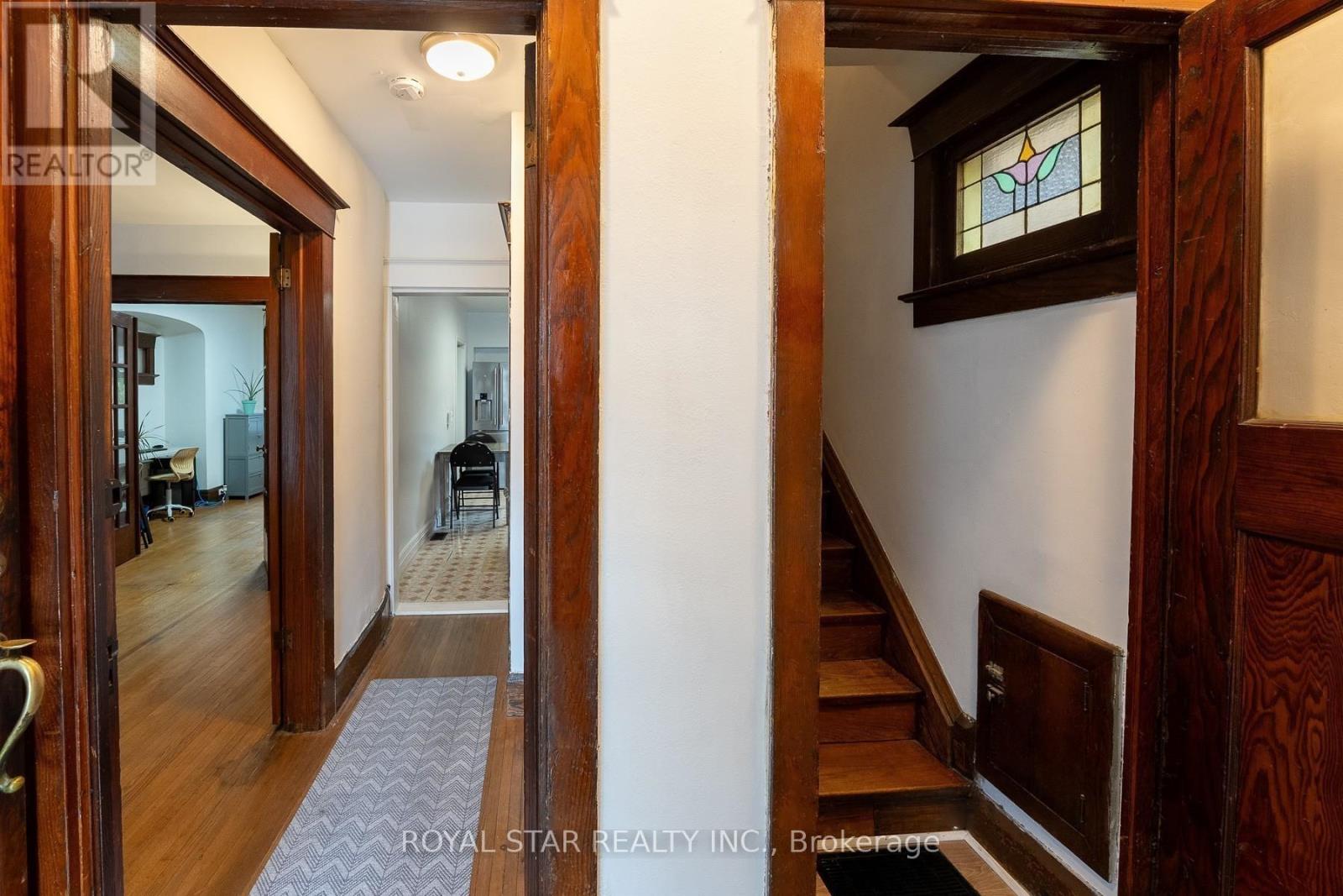 82 Westlake Avenue, Toronto, Ontario  M4C 4R1 - Photo 4 - E12167360