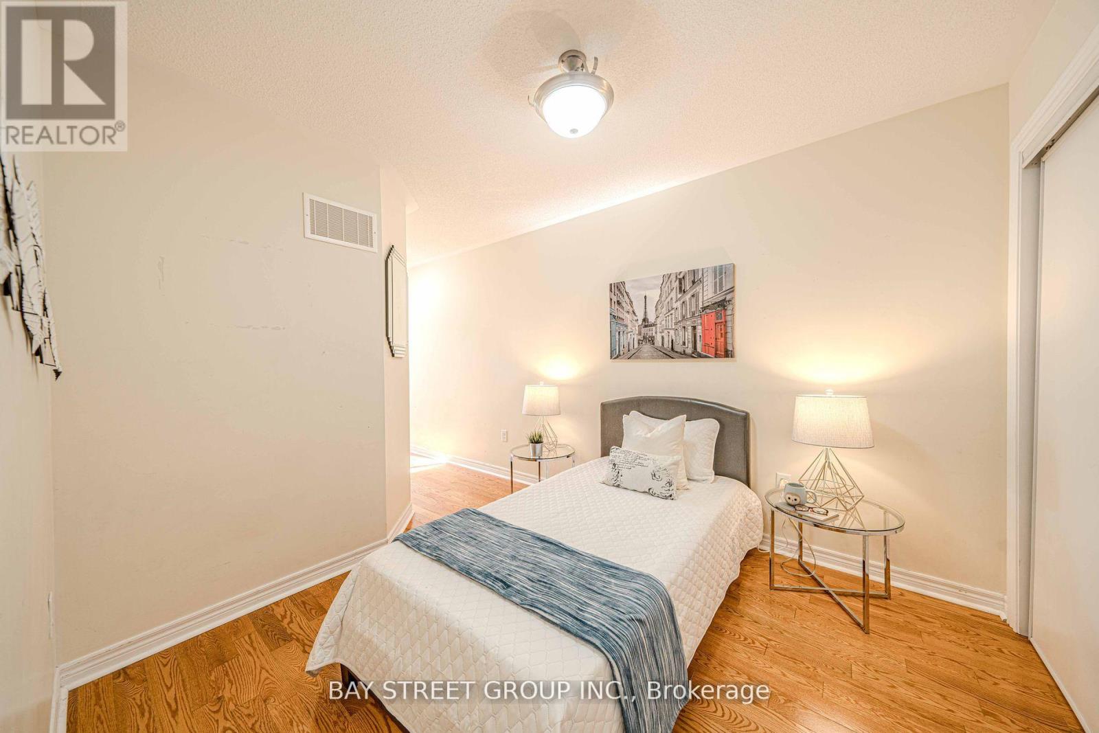 37 De Jong Street, Toronto, Ontario  M1P 0C2 - Photo 14 - E12167383