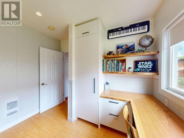 Property at 4594 HARVIE AVE image 4