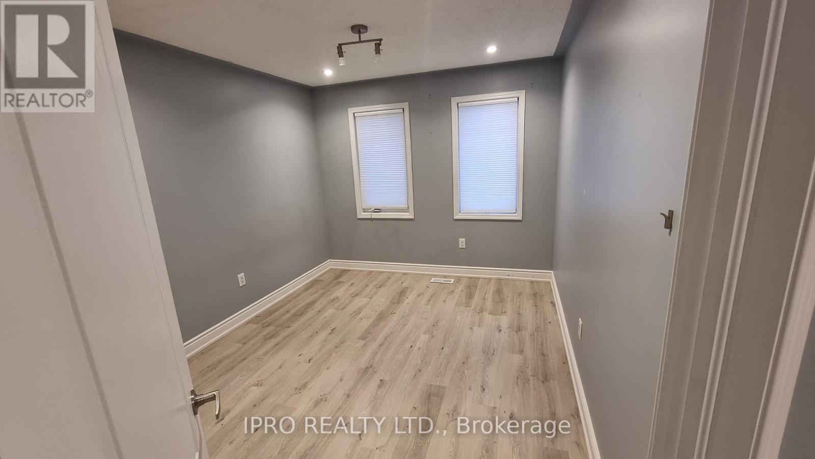 227 Leiterman Drive, Milton, Ontario  L9T 8B4 - Photo 3 - W12167364