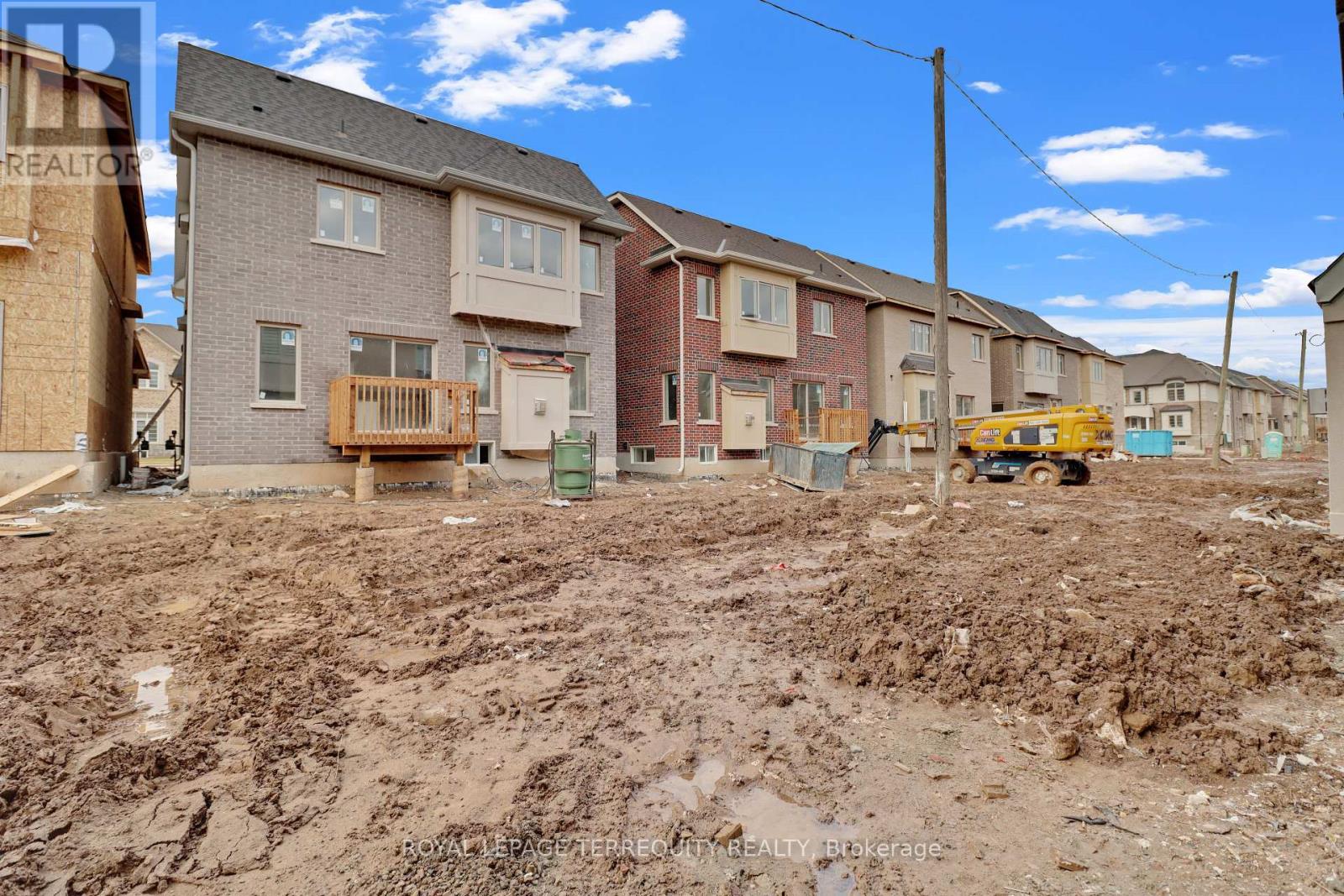 3915 Koenig Road, Burlington, Ontario  L7M 0Z9 - Photo 4 - W12167367
