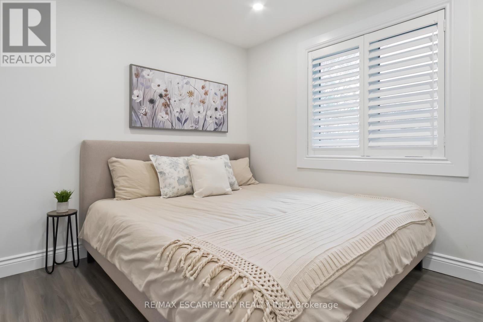354 Bartos Drive, Oakville, Ontario  L6K 3E6 - Photo 12 - W12167372
