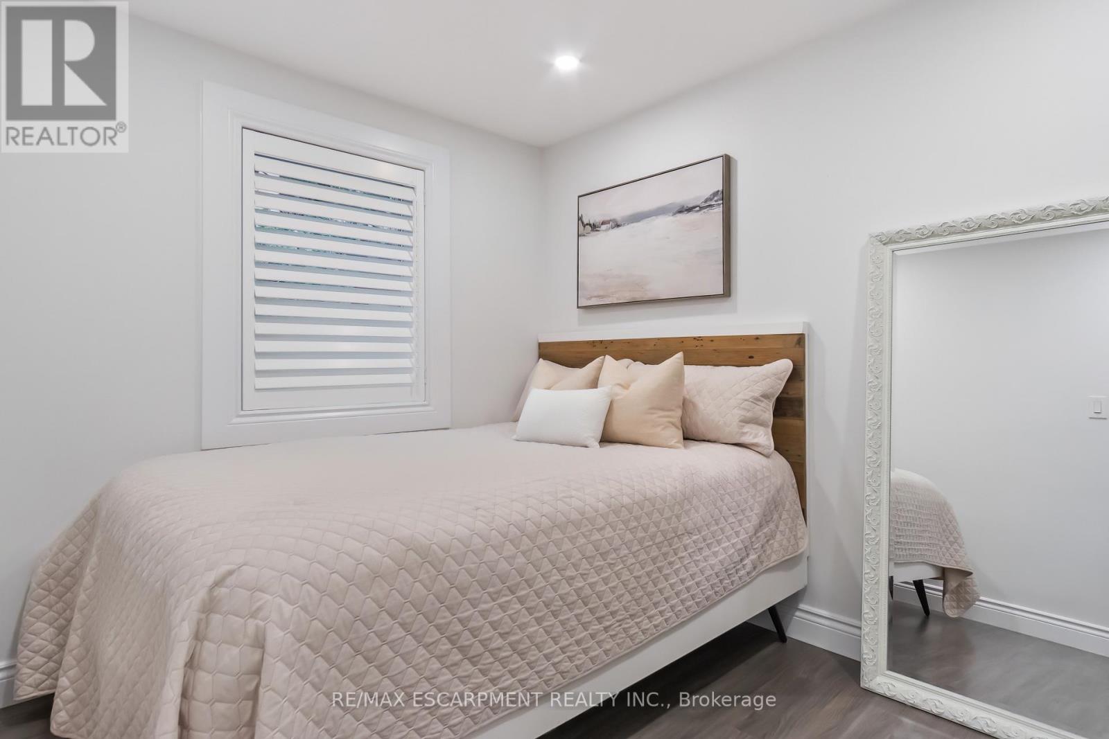 354 Bartos Drive, Oakville, Ontario  L6K 3E6 - Photo 15 - W12167372