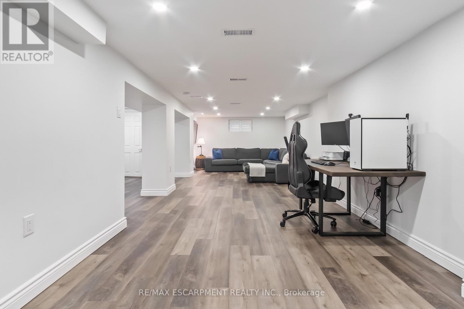 354 Bartos Drive, Oakville, Ontario  L6K 3E6 - Photo 17 - W12167372