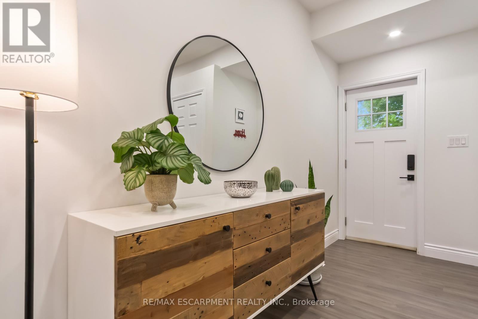 354 Bartos Drive, Oakville, Ontario  L6K 3E6 - Photo 3 - W12167372