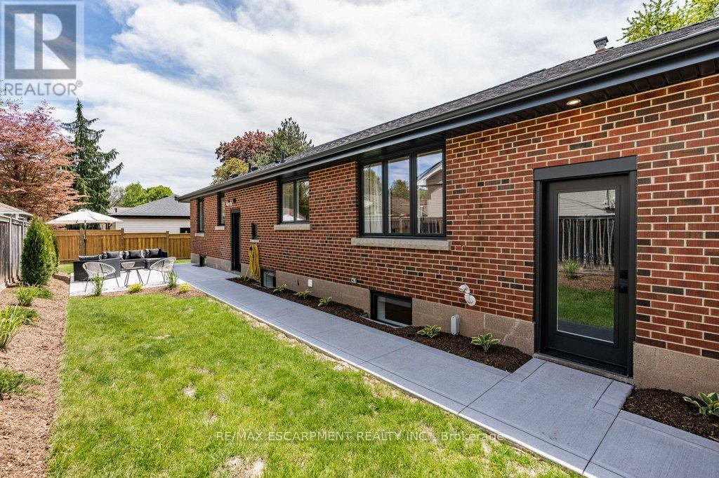 877 Condor Drive, Burlington, Ontario  L7T 3A8 - Photo 41 - W12167379