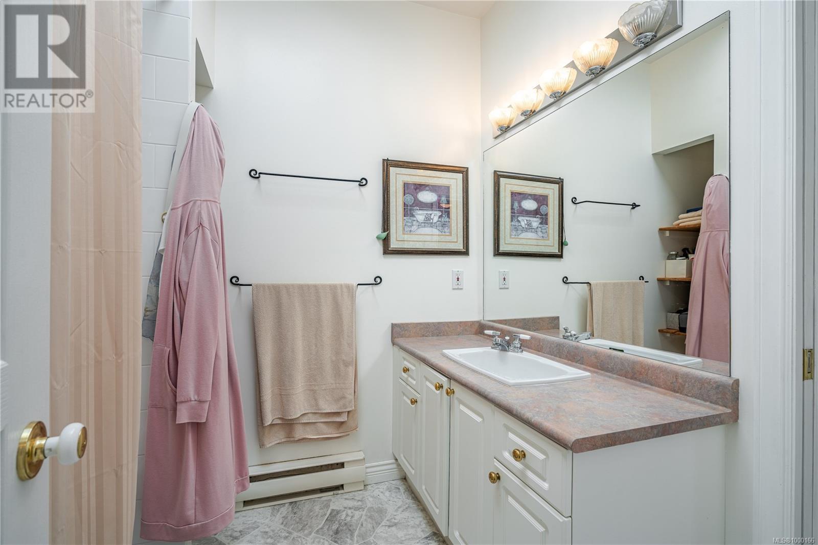 Property at 485 Head St image 3