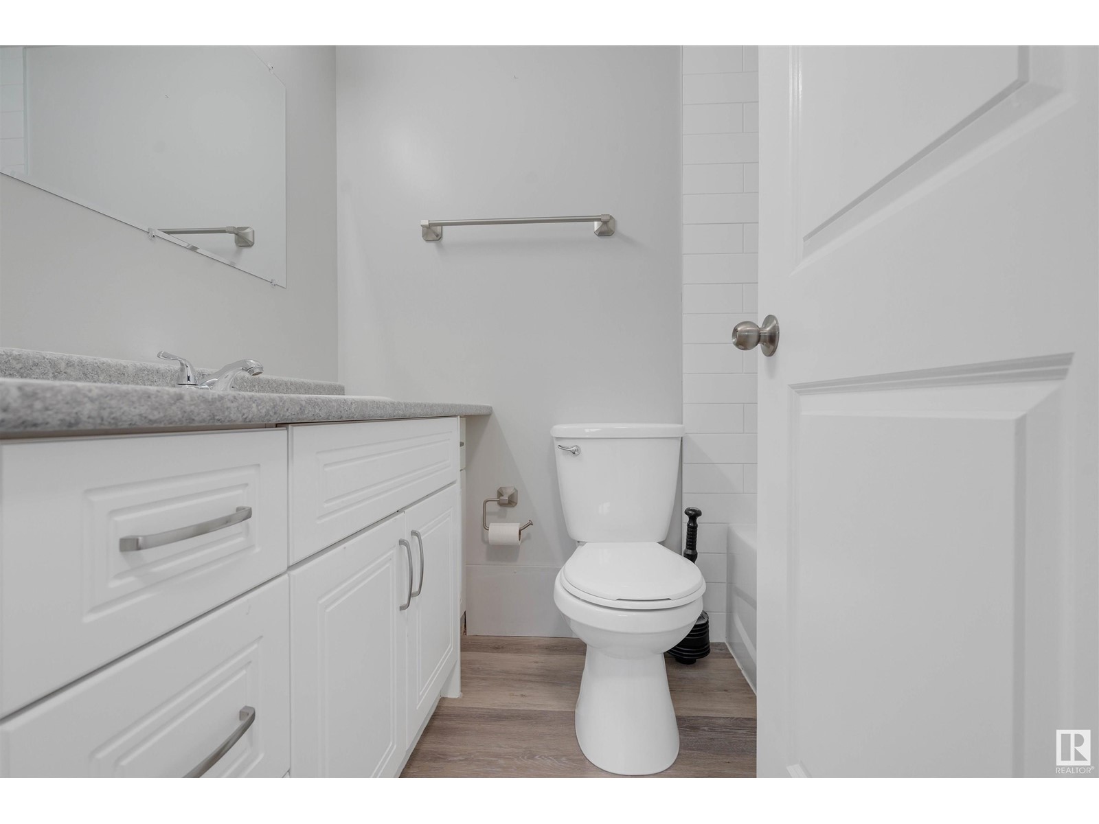 Property at 10633 152 ST NW image 3