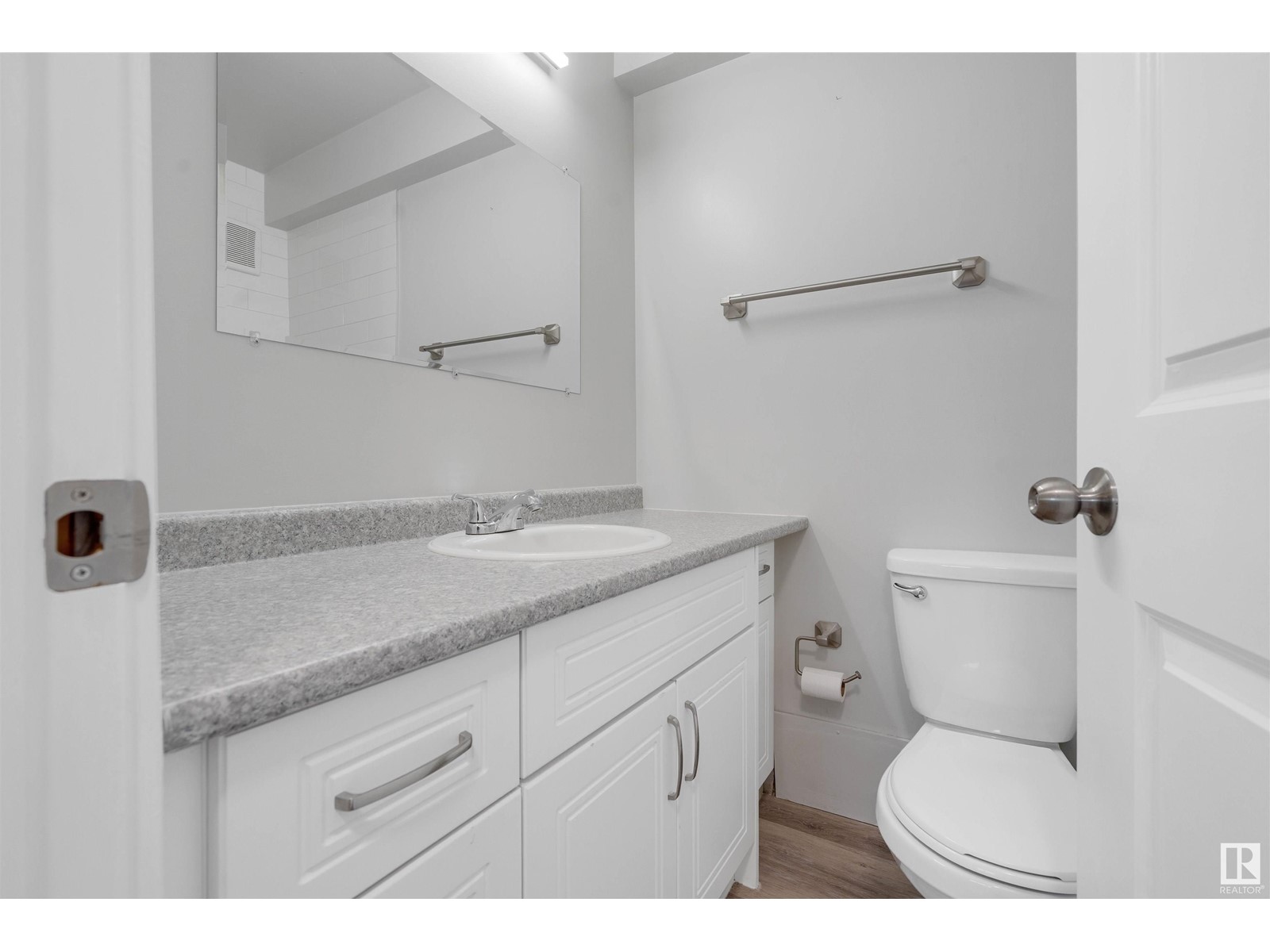 Property at 10633 152 ST NW image 4