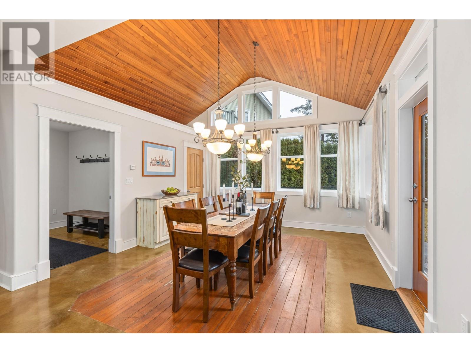 1719 Pinewood Drive, Pemberton, British Columbia  V0N 2L3 - Photo 6 - R2978171