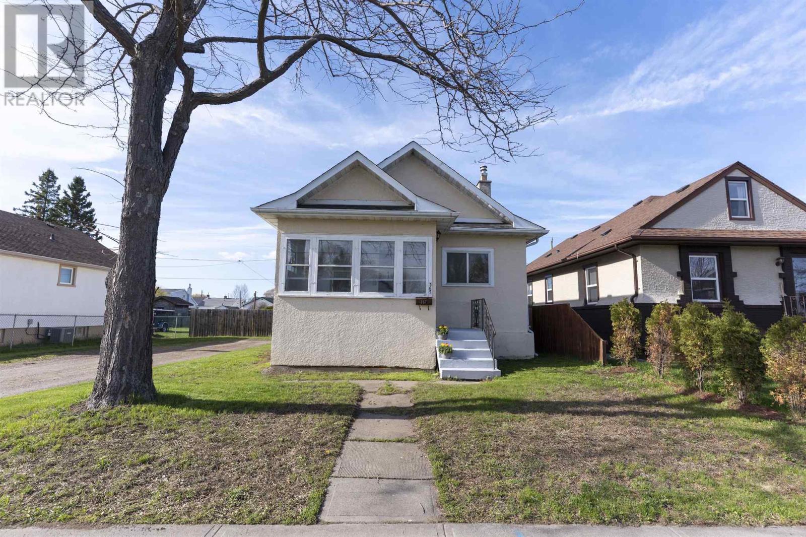 367 Mary St E, Thunder Bay, Ontario  P7E 4K1 - Photo 2 - TB251310
