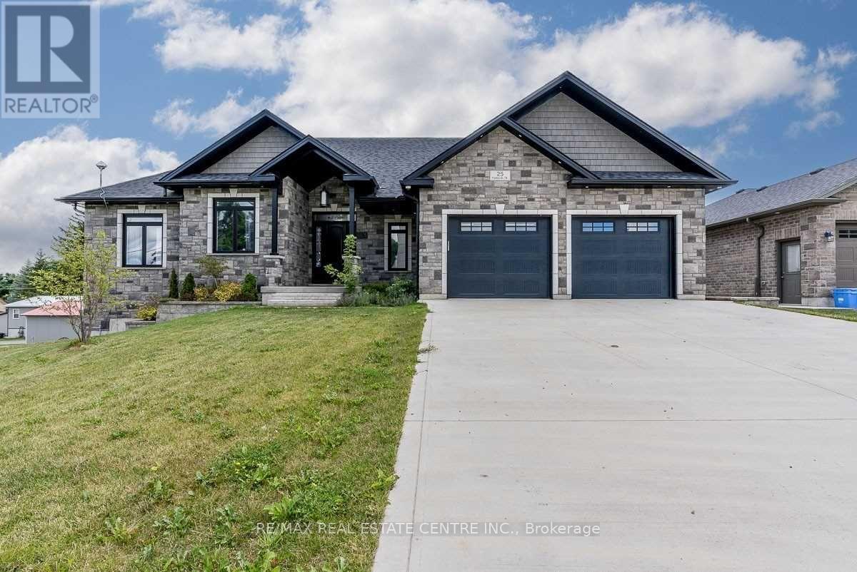 25 NELSON STREET, Minto, Ontario