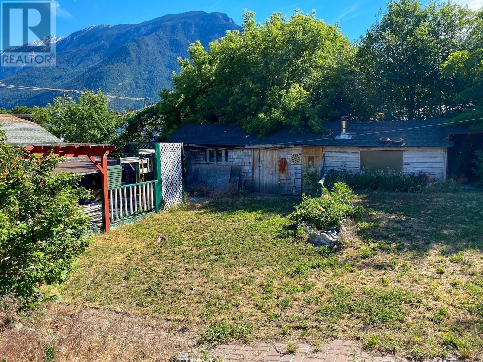 705 MAIN Street, Lillooet, BC V0K1V0