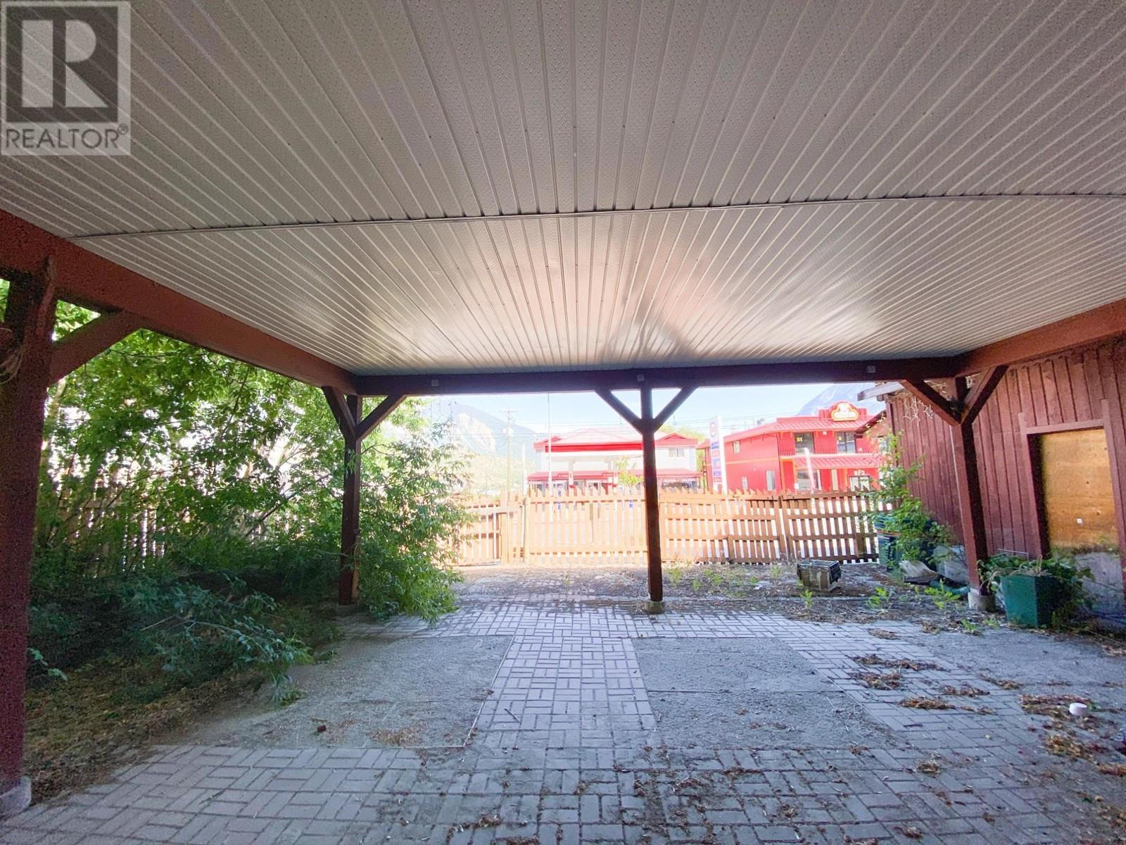 705 MAIN Street, Lillooet, BC V0K1V0