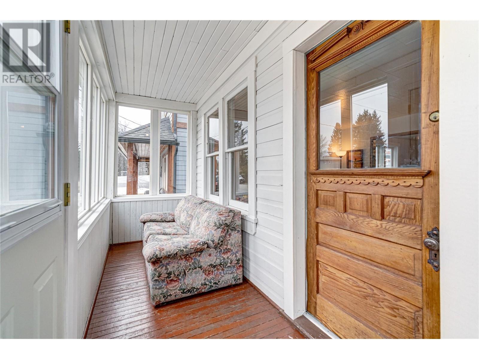 551 9th Avenue, Fernie, British Columbia  V0B 1M0 - Photo 2 - 10348786