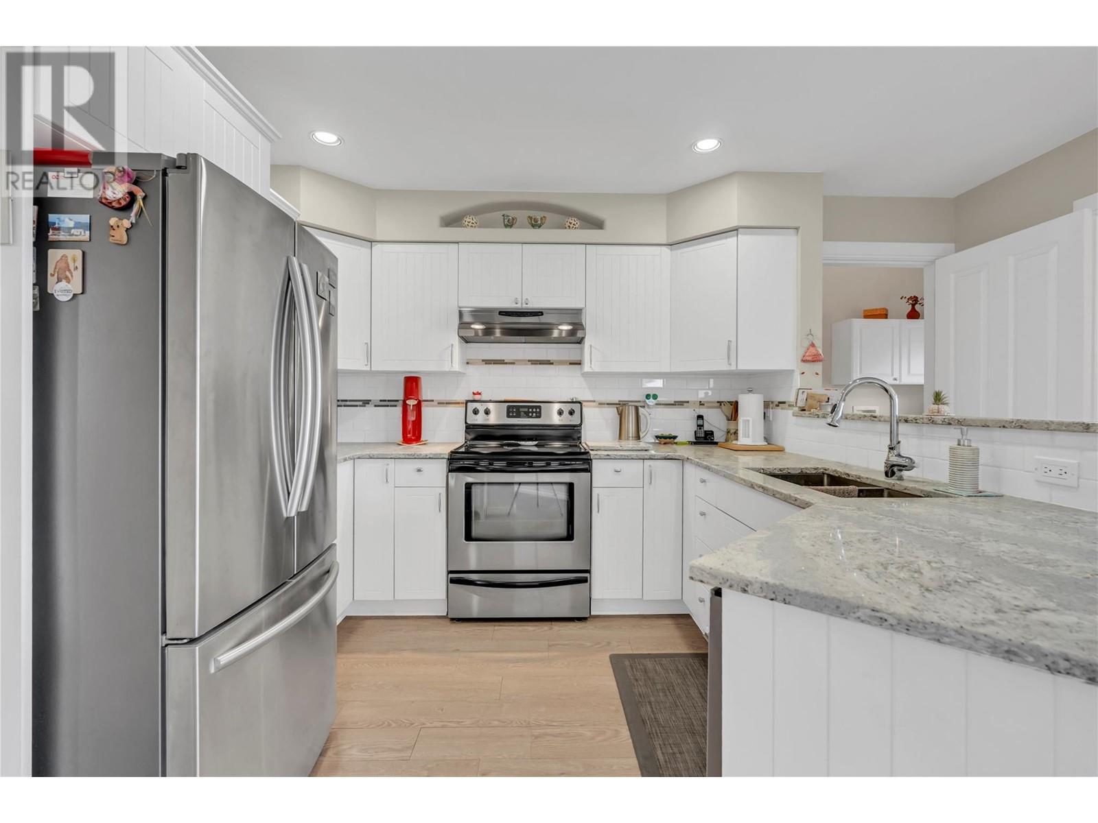 12823 Mclarty Place, Summerland, British Columbia  V0H 1Z8 - Photo 3 - 10348636