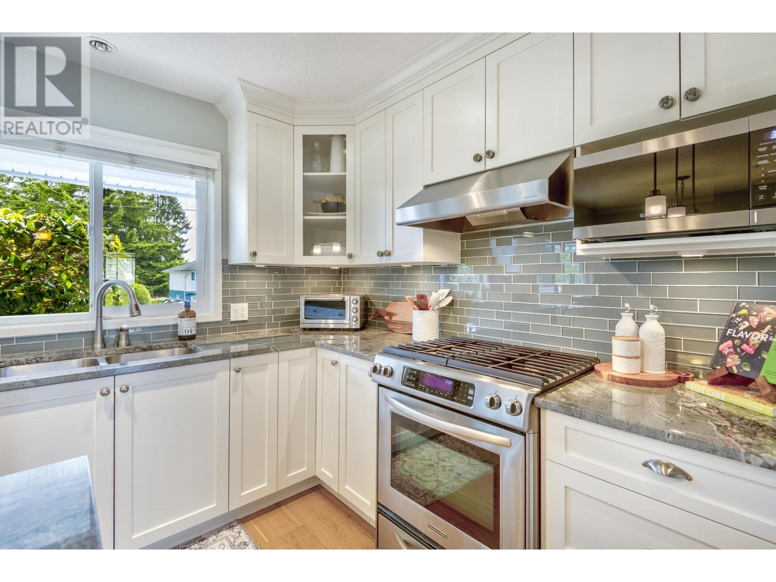 2283 Kugler Avenue, Coquitlam, British Columbia  V3K 2S8 - Photo 8 - R3006166