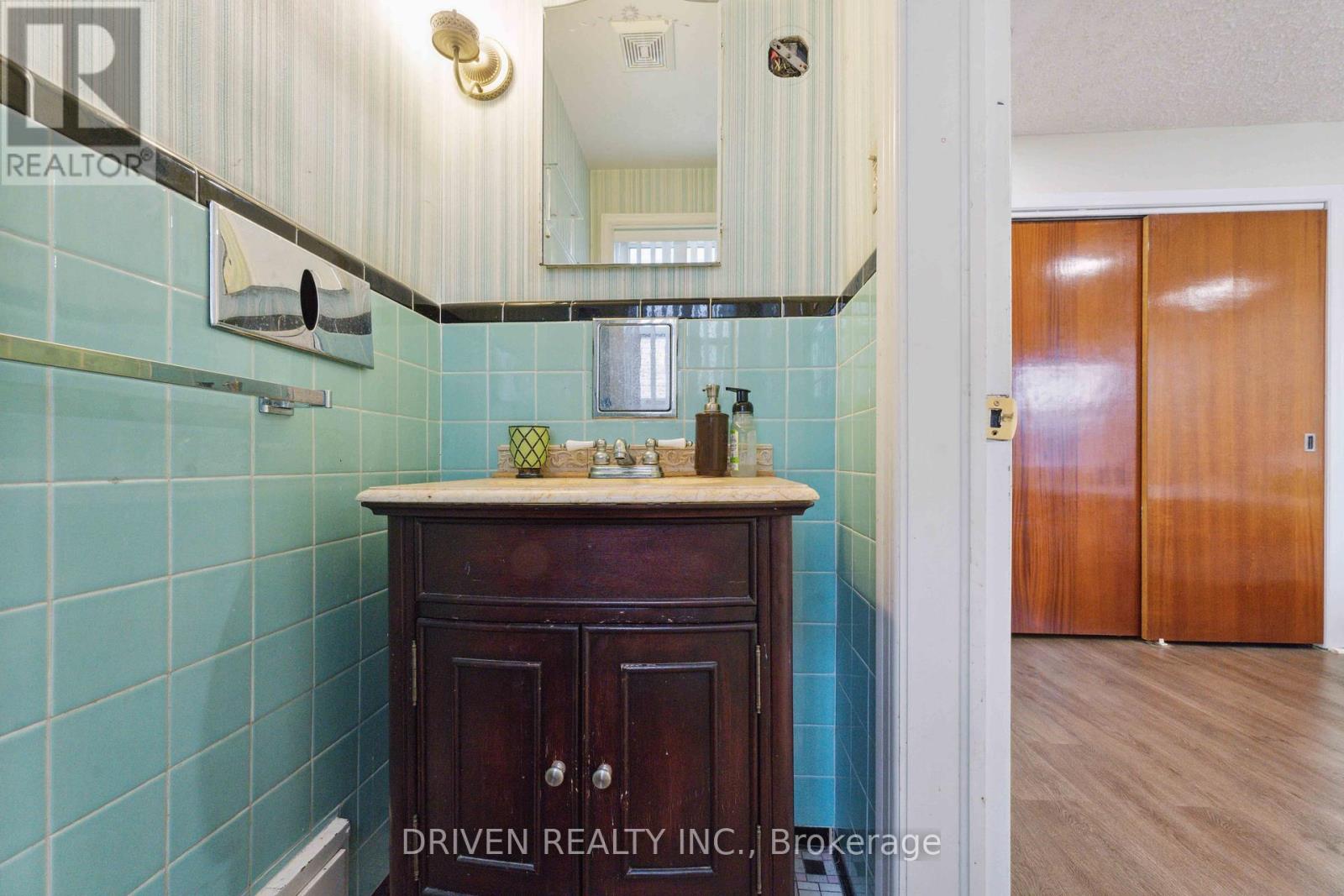 1266 Walkley Road, Ottawa, Ontario  K1V 6P7 - Photo 17 - X12167409