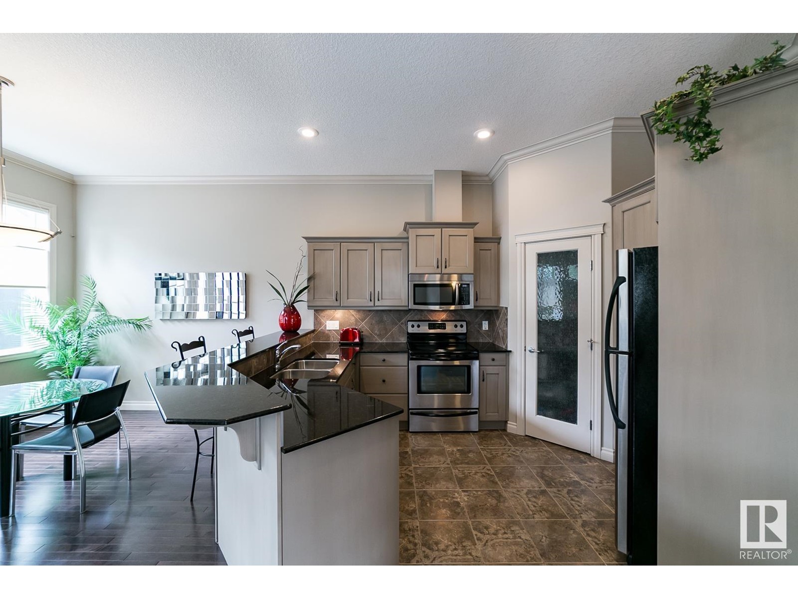 #21 12610 15 Av Sw, Edmonton, Alberta  T6W 1X1 - Photo 3 - E4436930