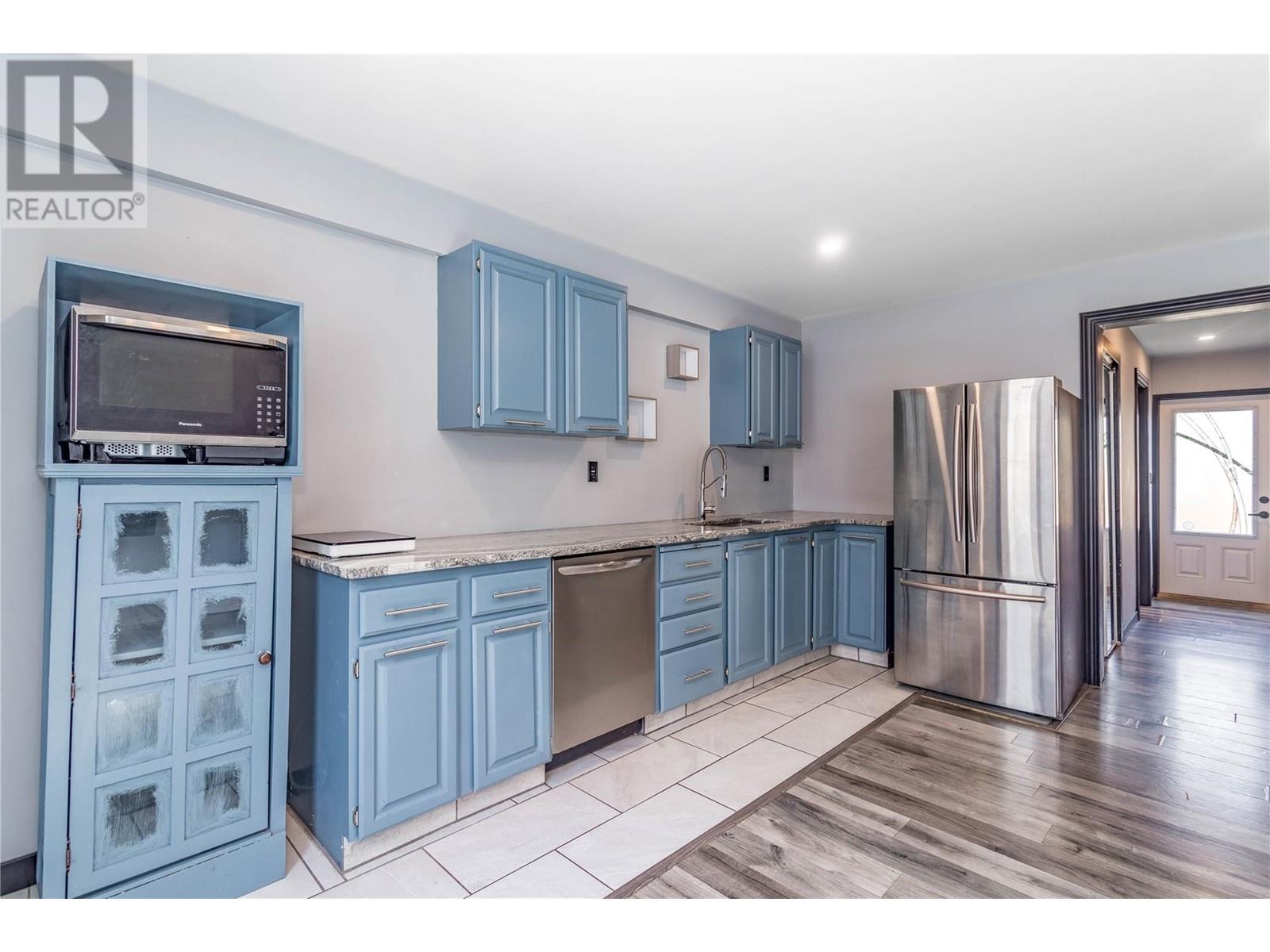 1560 Ponderosa Road, West Kelowna, BC V1Z1N1
