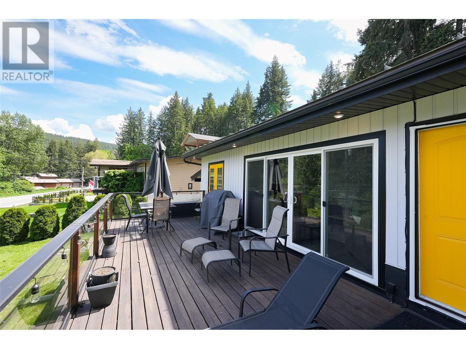 2622 Blind Bay Road, Blind Bay, BC V0E1H2