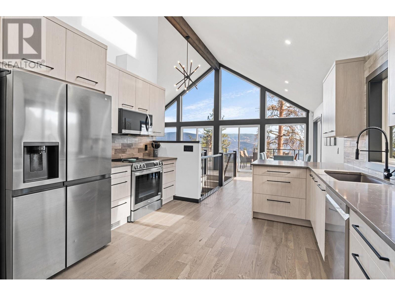 591 Moody Crescent, Vernon, British Columbia  V1H 2C8 - Photo 3 - 10348886