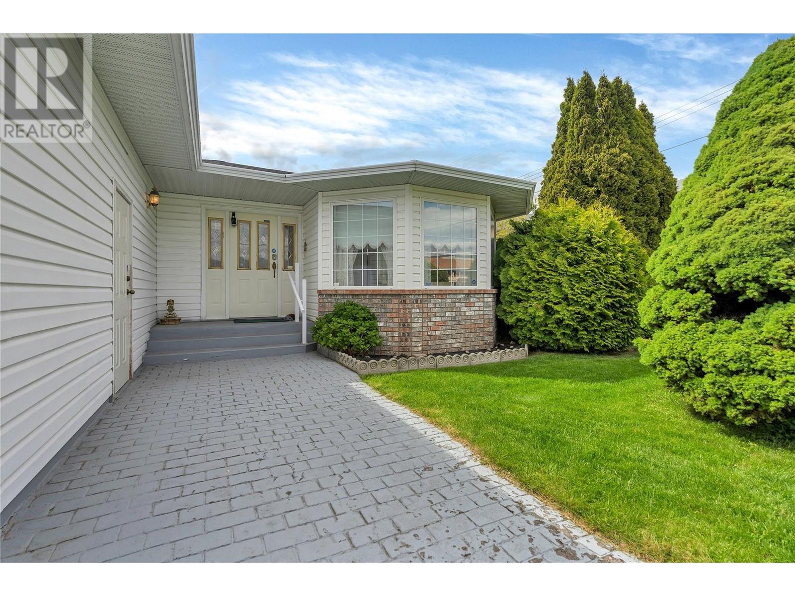 13208 Armstrong Avenue, Summerland, British Columbia  V0H 1Z0 - Photo 2 - 10349025