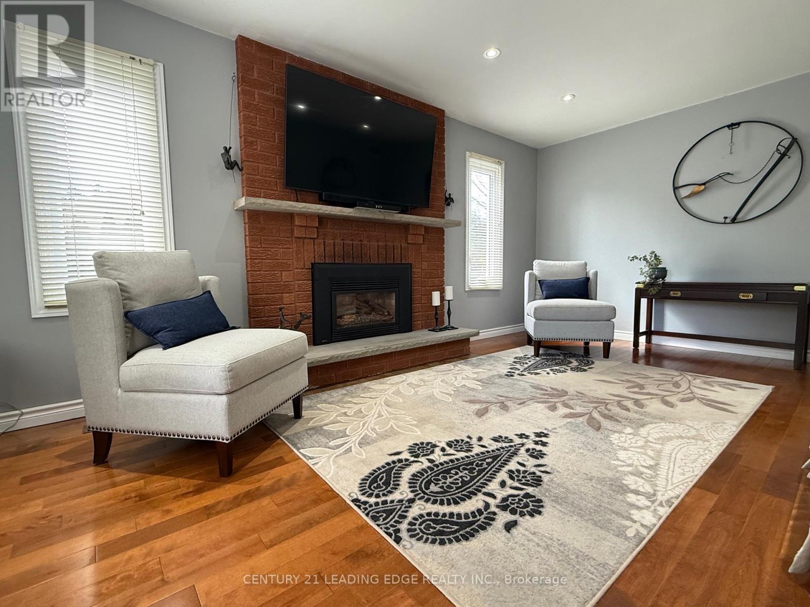 2 Colleen Crescent, Caledon (Caledon East), Ontario  L7C 1E8 - Photo 5 - W12149495