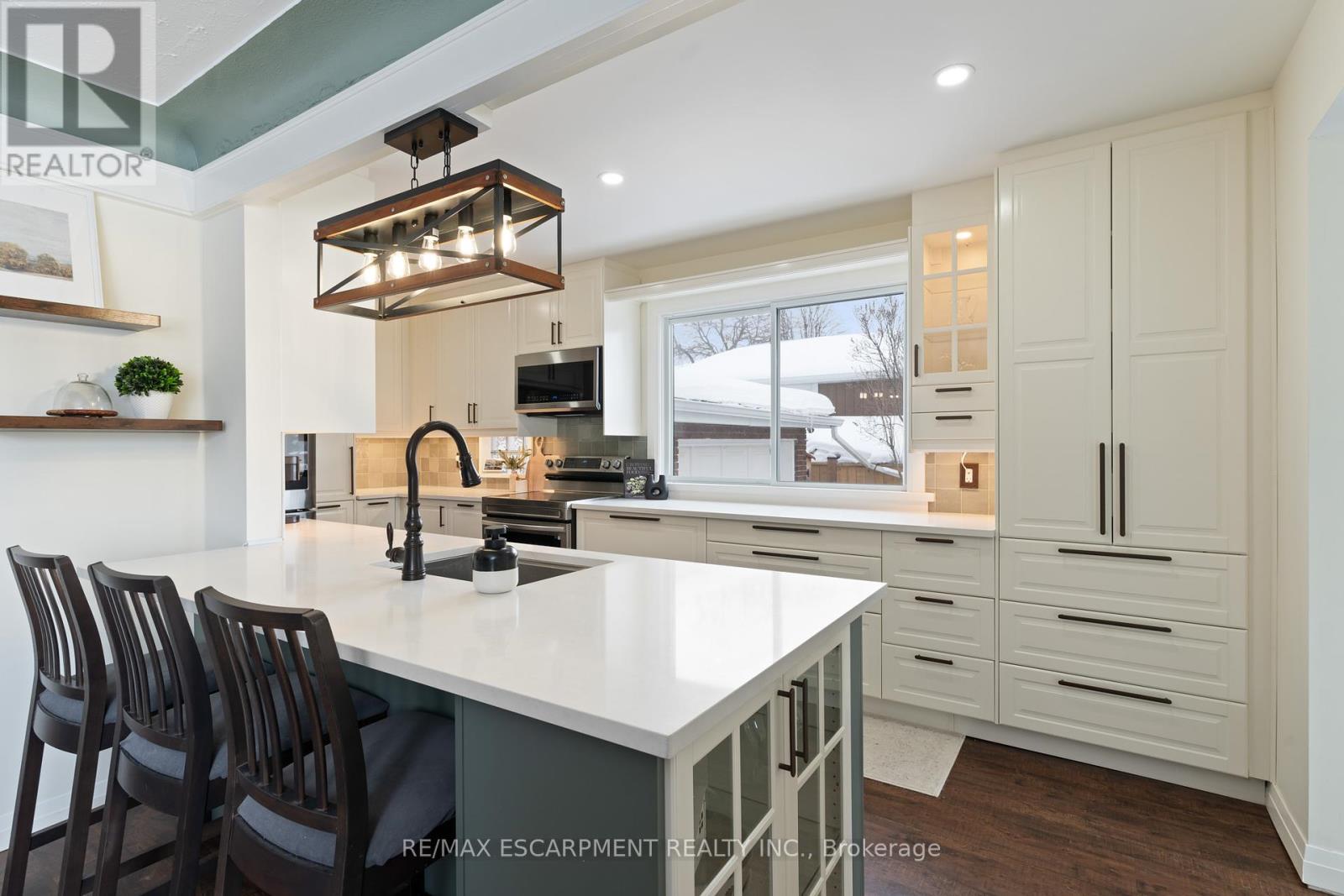 18 Flanders Avenue, St. Catharines, Ontario  L2M 5X3 - Photo 5 - X12167092