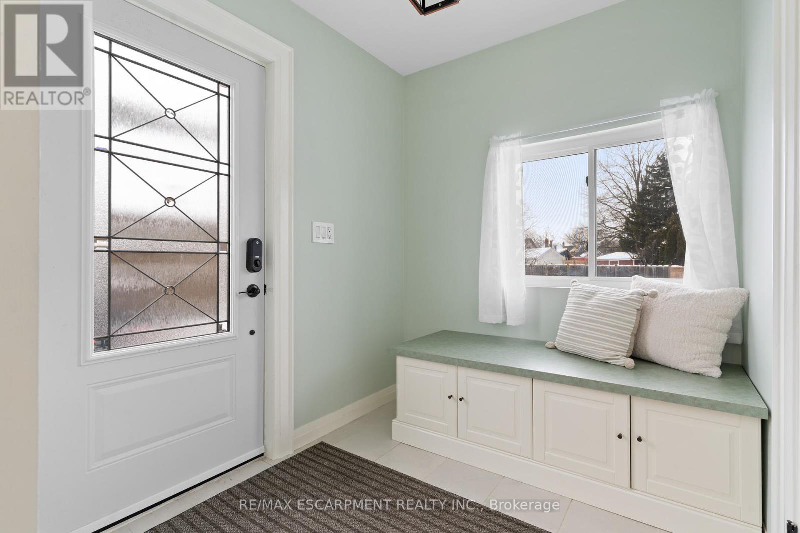 18 Flanders Avenue, St. Catharines, Ontario  L2M 5X3 - Photo 3 - X12167092