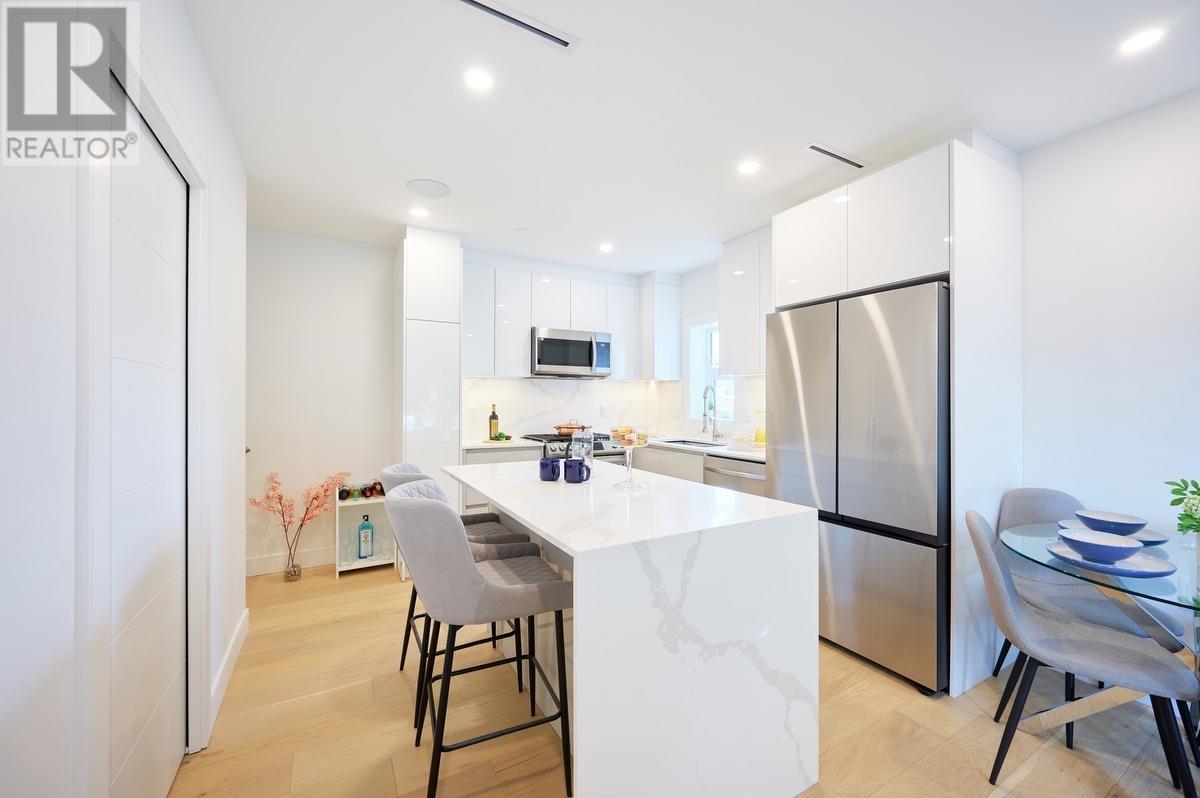 Property at 812 E 51ST AVENUE image 5