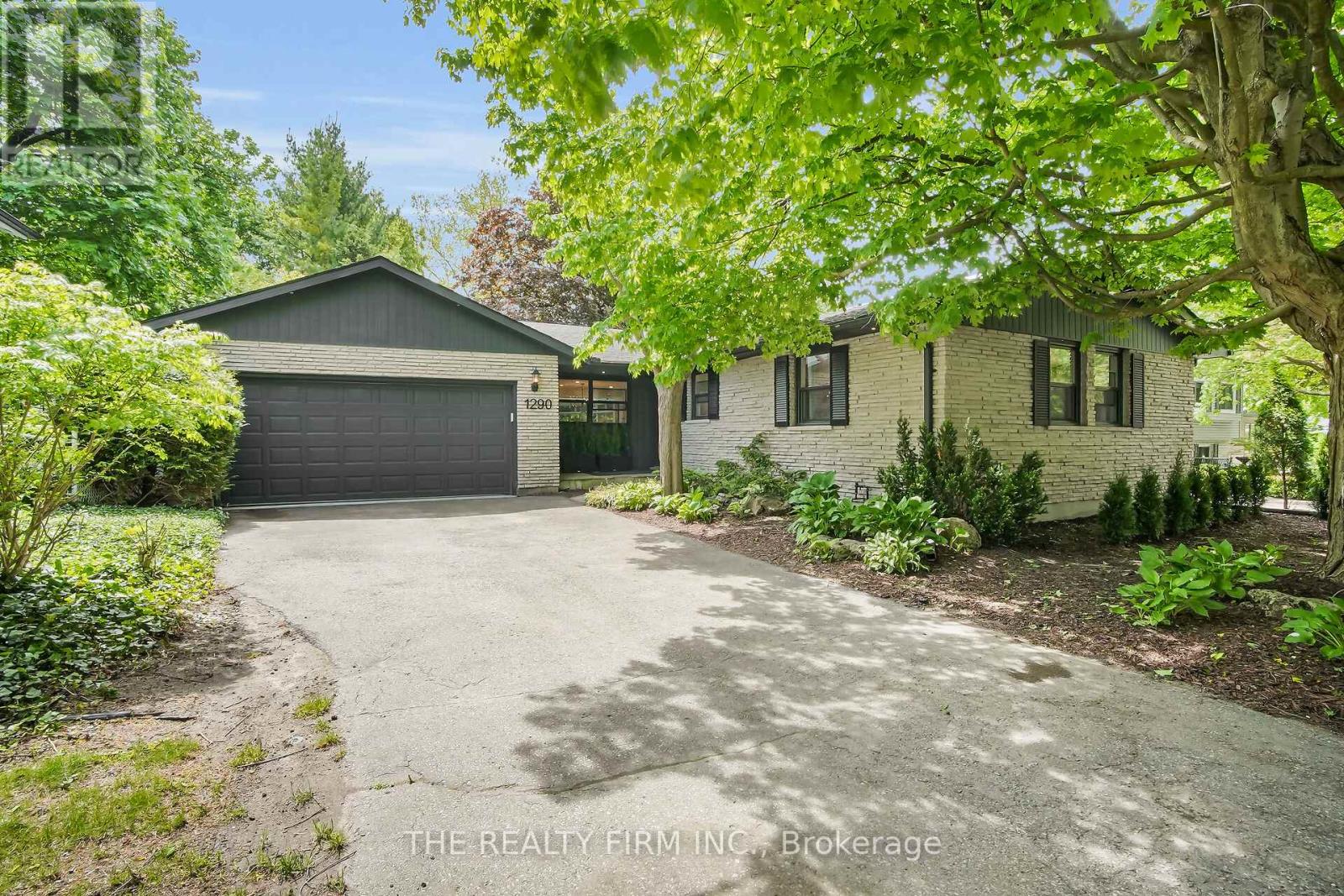1290 Glenora Drive
