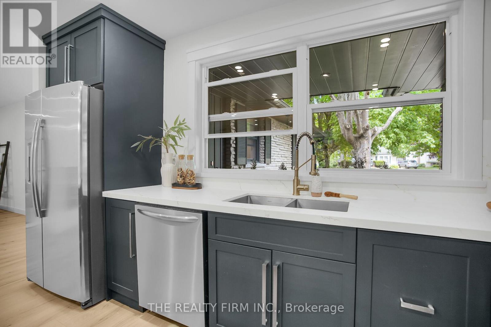 Photo 9 of 42 for 1290 Glenora Drive