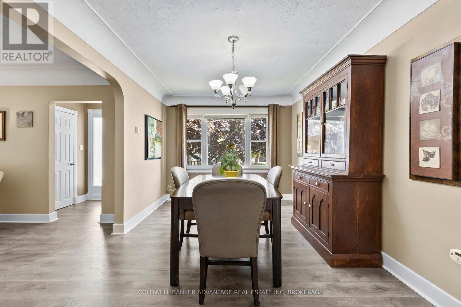 Property at 302 MAIN STREET E image 3